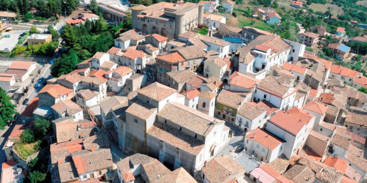 Compra y remodela tu casa en Italia por tan sólo 25 pesitos.