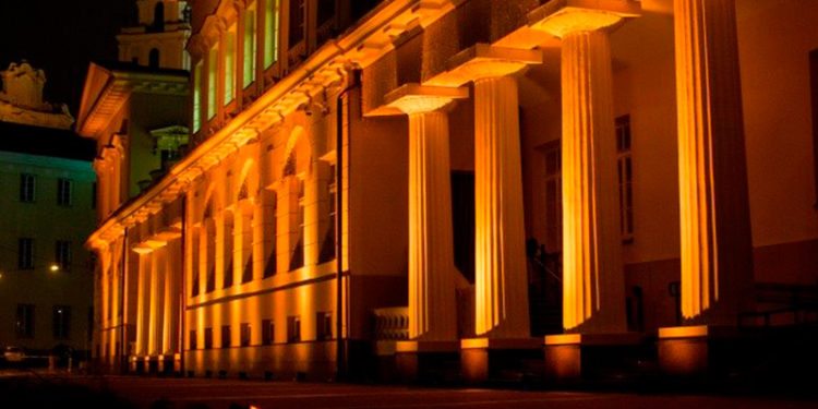 Edificios del mundo se vuelven naranjas contra la violencia de género