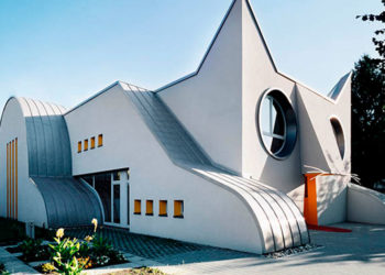 ¡El gatificio si existe! Conoce el kínder con forma de gato