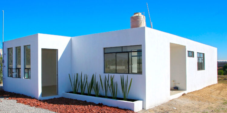 ¿Recuerdan el socavón de Puebla? Entregan las llaves de casa nueva a familia damnificada